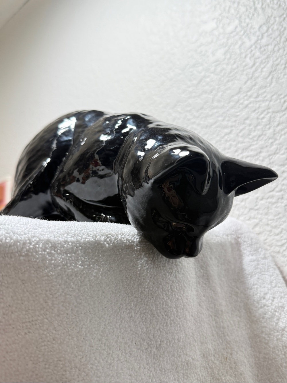 Glossy Shelf Sitter Cat Ledge Cat Peeking cat Black Ceramic Sweet Face